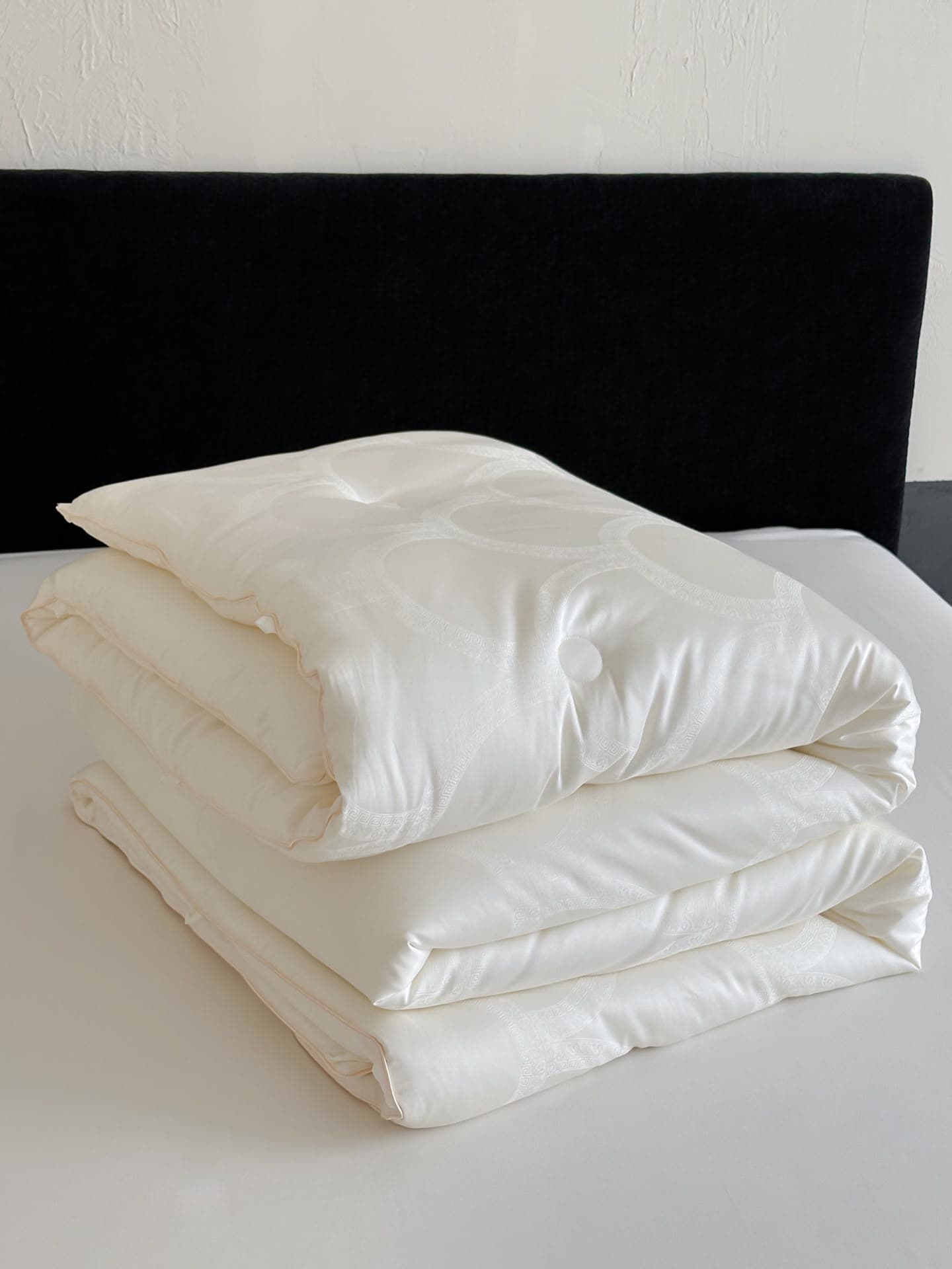 Luxury Soy Protein All-Season Comforter